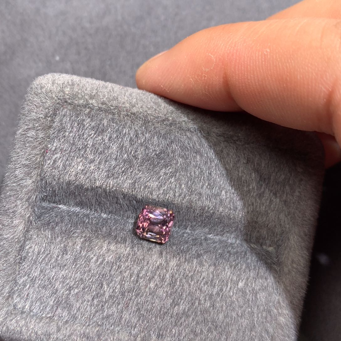 碧玺裸石未镶嵌1.77克拉