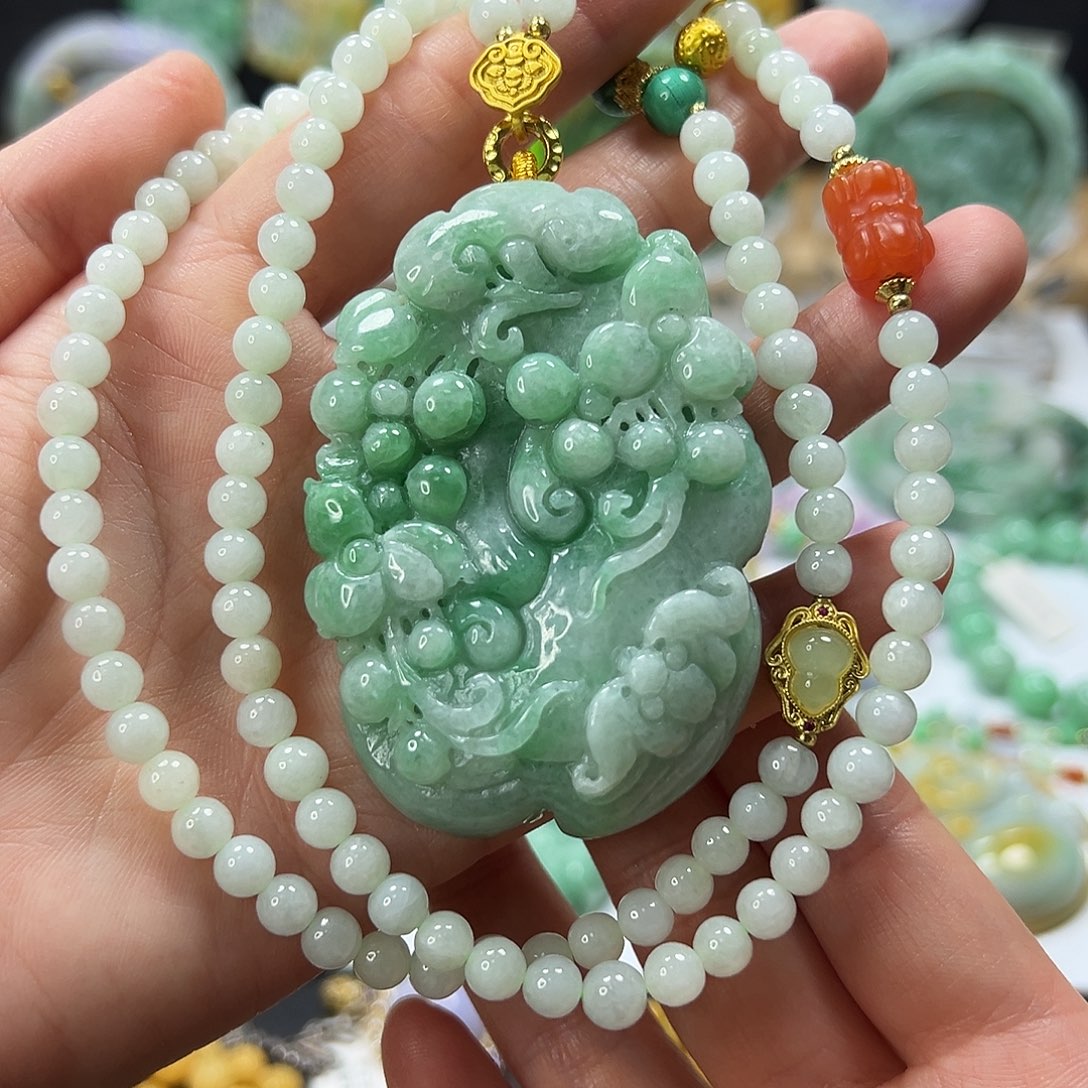 翡翠未镶嵌颈饰吊坠