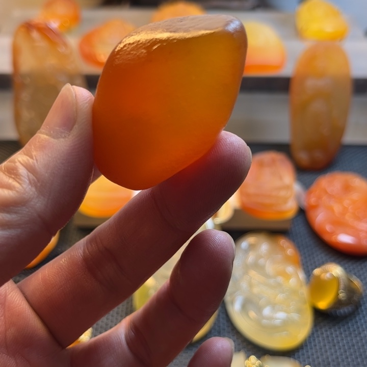 石英质玉颈饰未镶嵌戈****宝