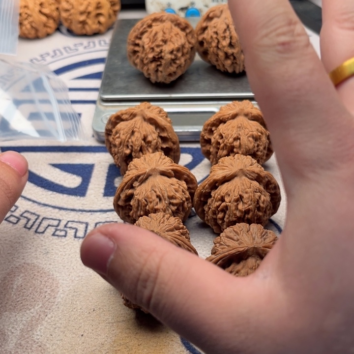 文玩核桃吊坠四座楼