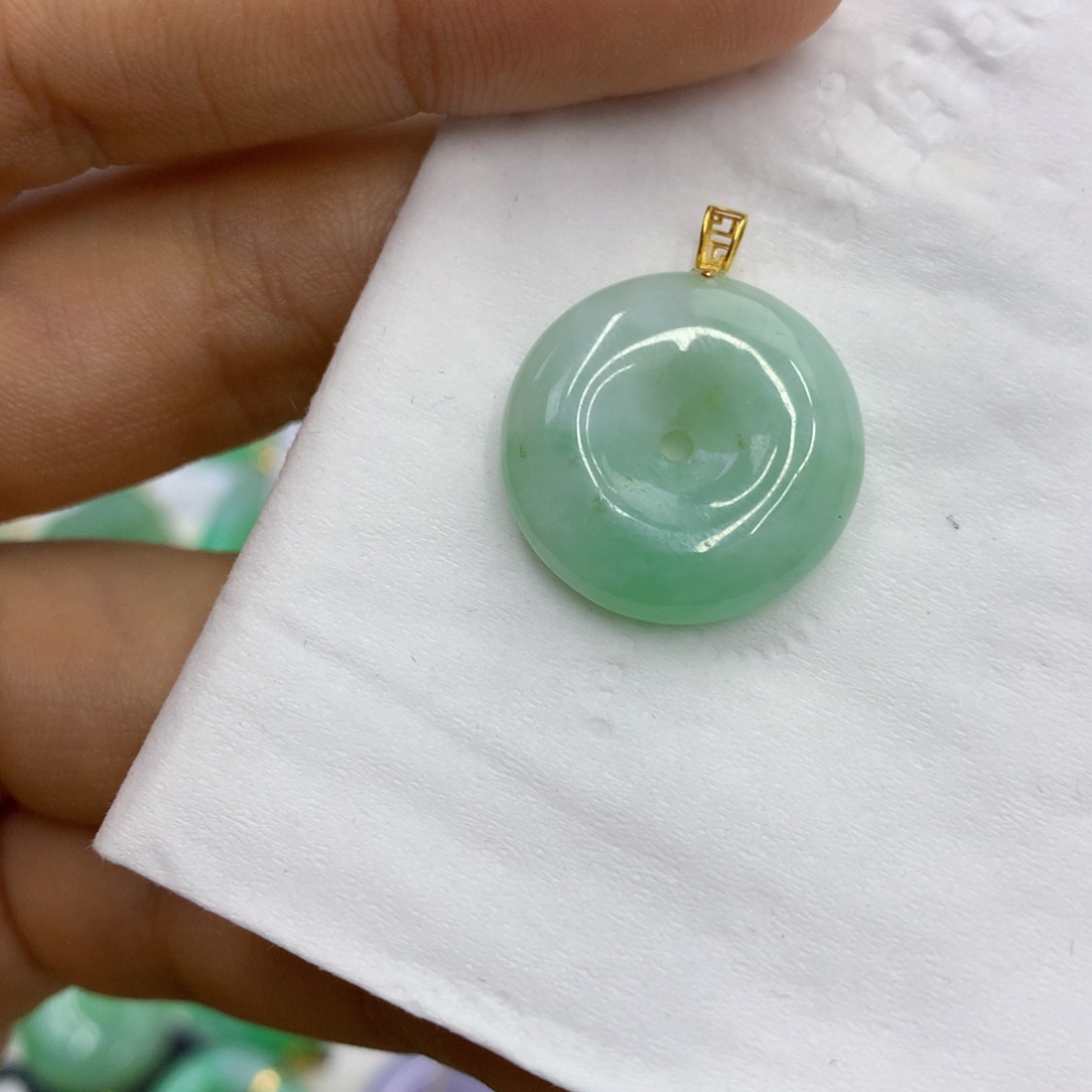 翡翠18K金镶嵌颈饰翡翠