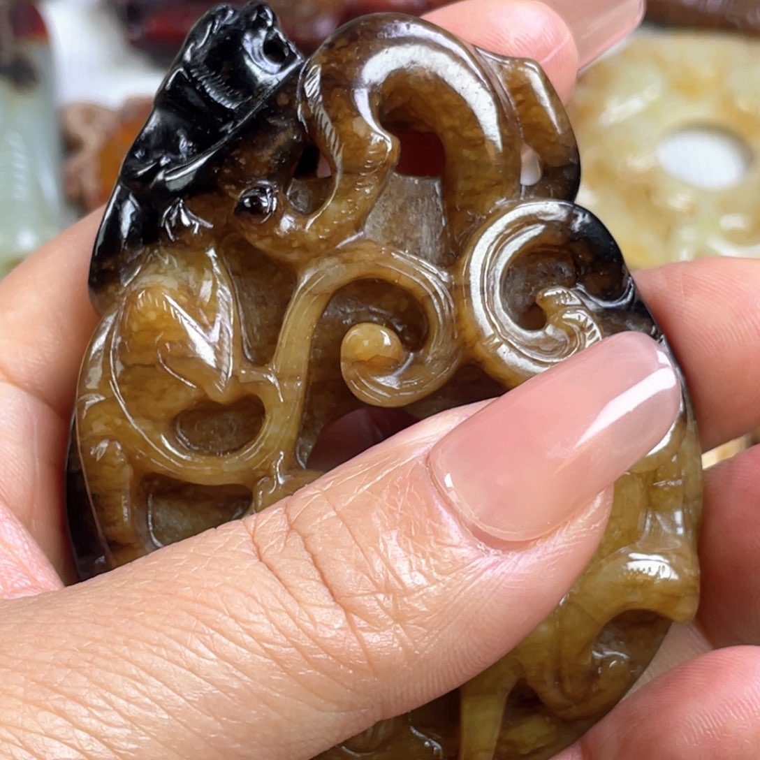 和田玉颈饰未镶嵌稚**虑