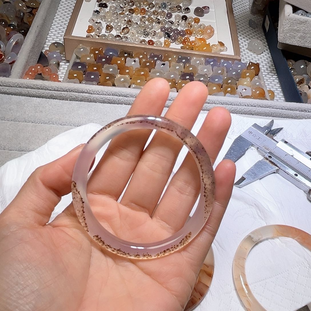 玛瑙/玉髓颈饰未镶嵌鹰**扬