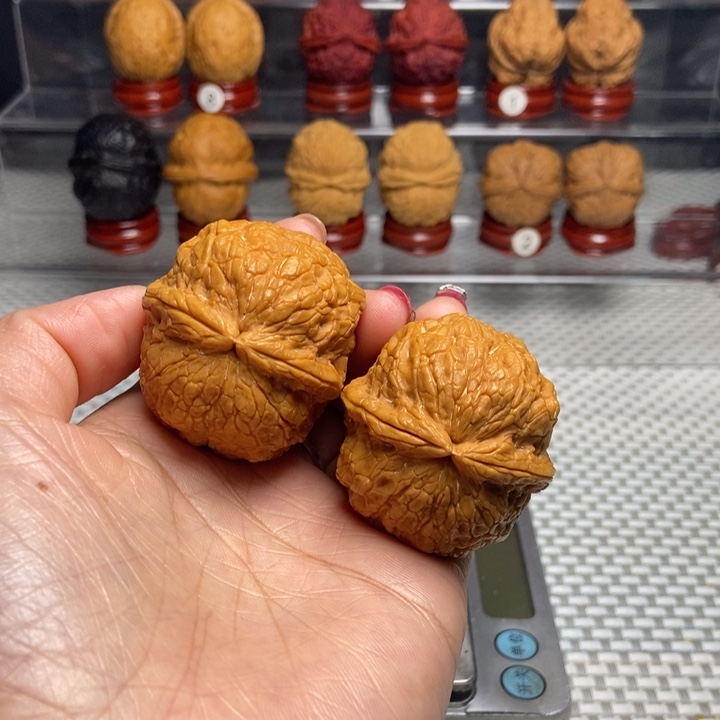 文玩核桃把件38金丝绣球