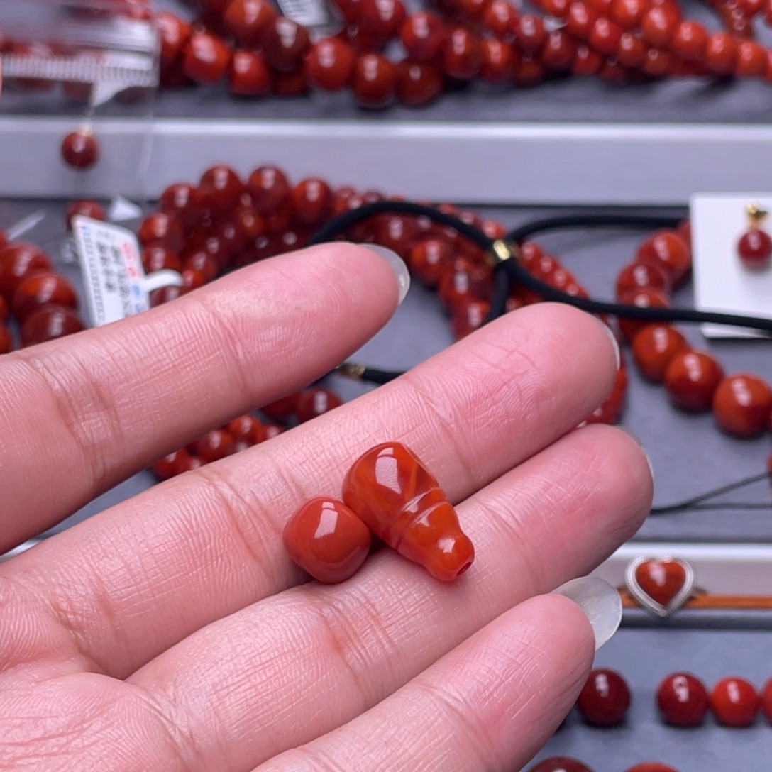 小***跑南红玛瑙未镶嵌配珠11.1mm瓦西火焰纹三通