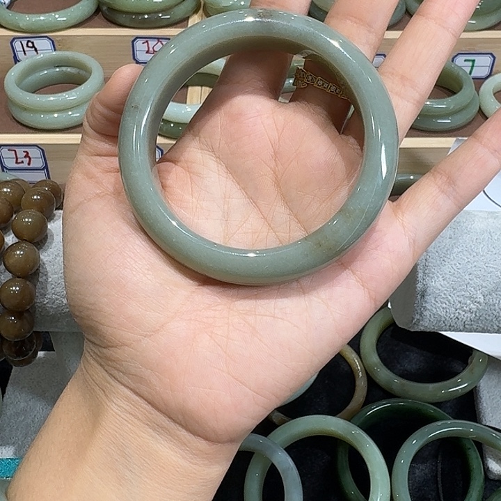 最****和田玉（糖玉）未镶嵌手镯