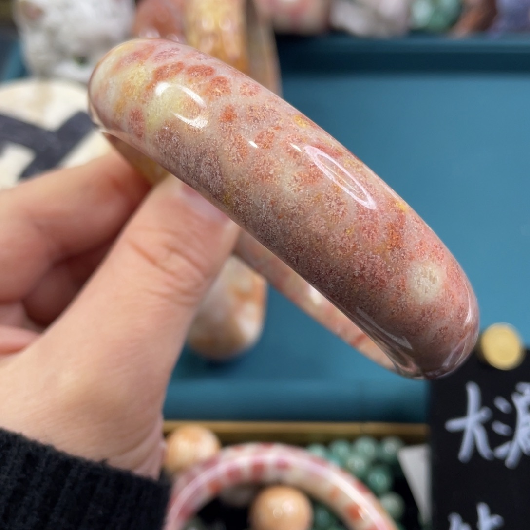 未镶嵌手镯硅化玉