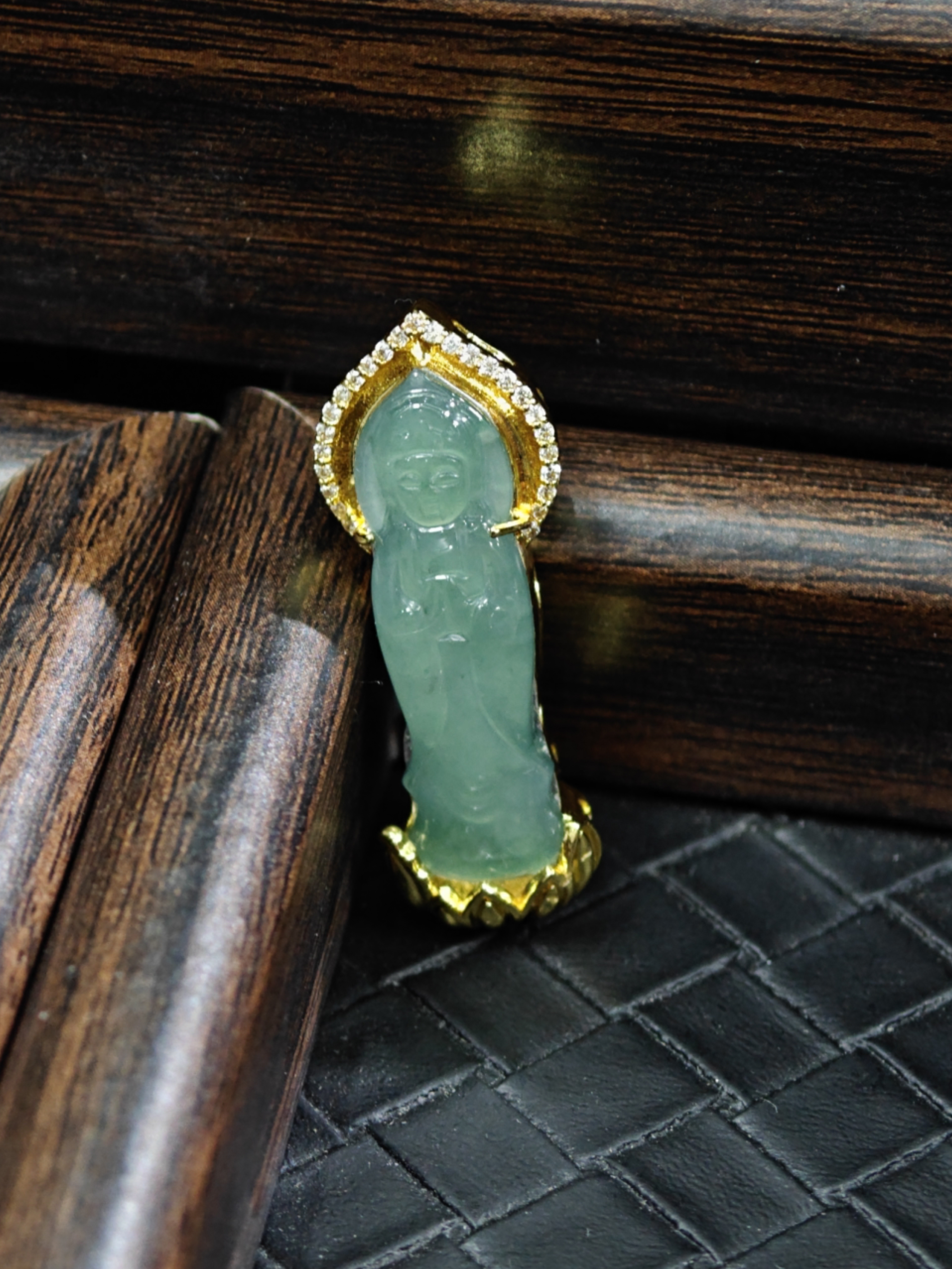 天然A货缅料翡翠精雕观音吊坠