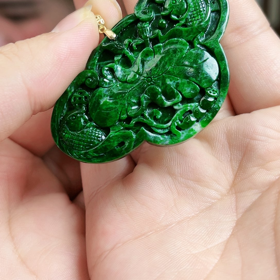 翡翠颈饰18K金镶嵌吊坠