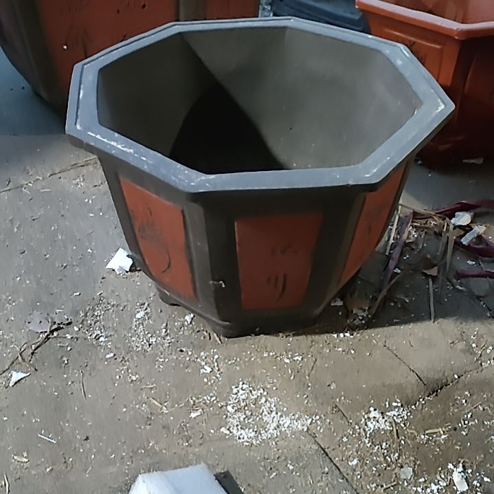 一个八方形花盆对角外口径53厘米左右