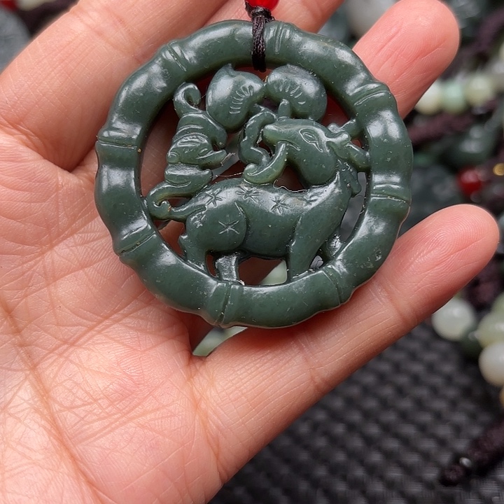 和田玉颈饰未镶嵌