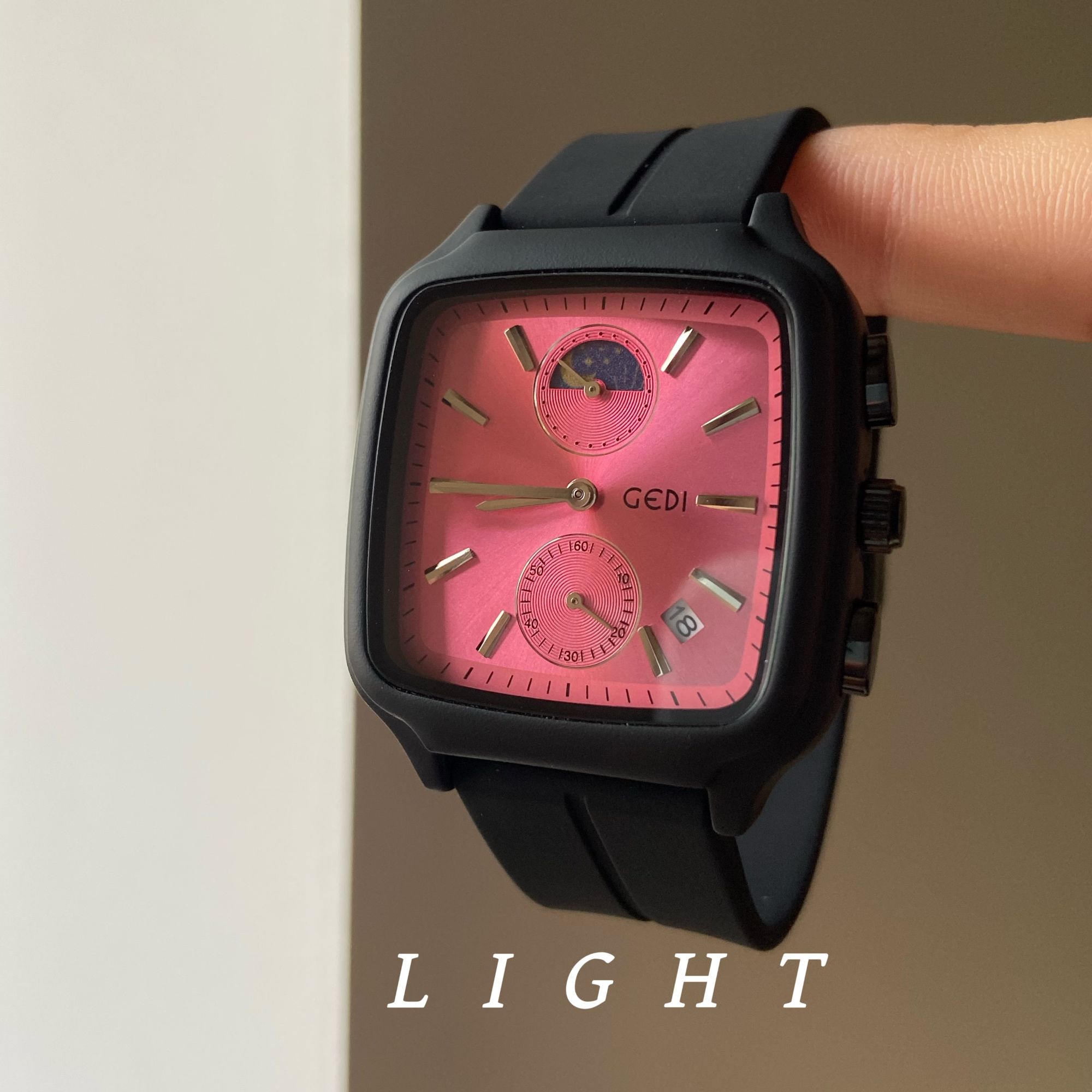 LIGHT 别样硅胶带超酷赛博朋克风石英女表玫红