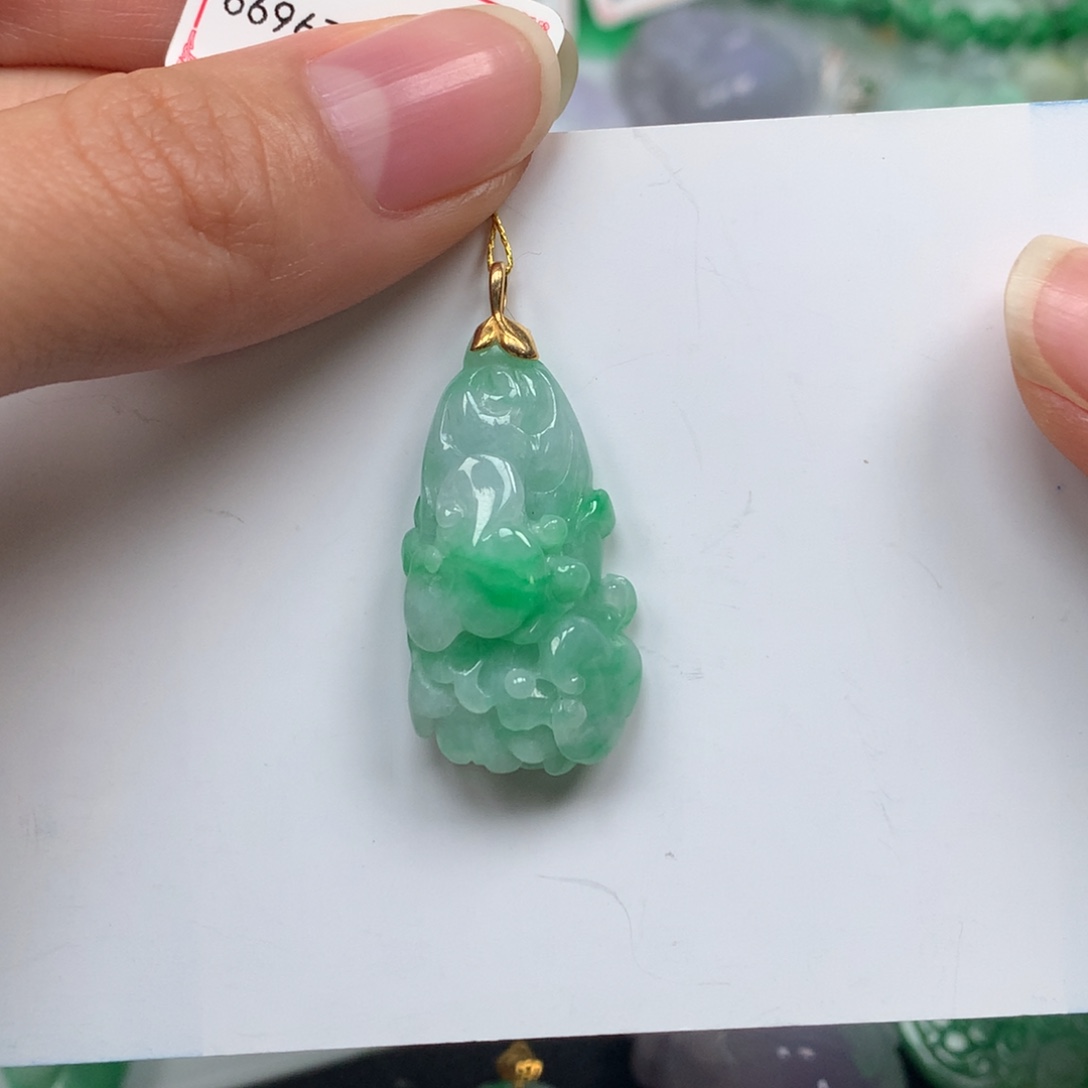 吊坠(不含链)未镶嵌翡翠