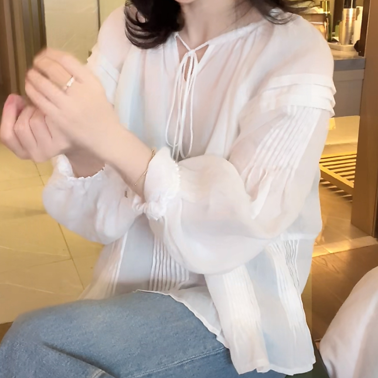 设计感V领系带减龄别致喇叭袖衬衫女时尚长袖衬衣