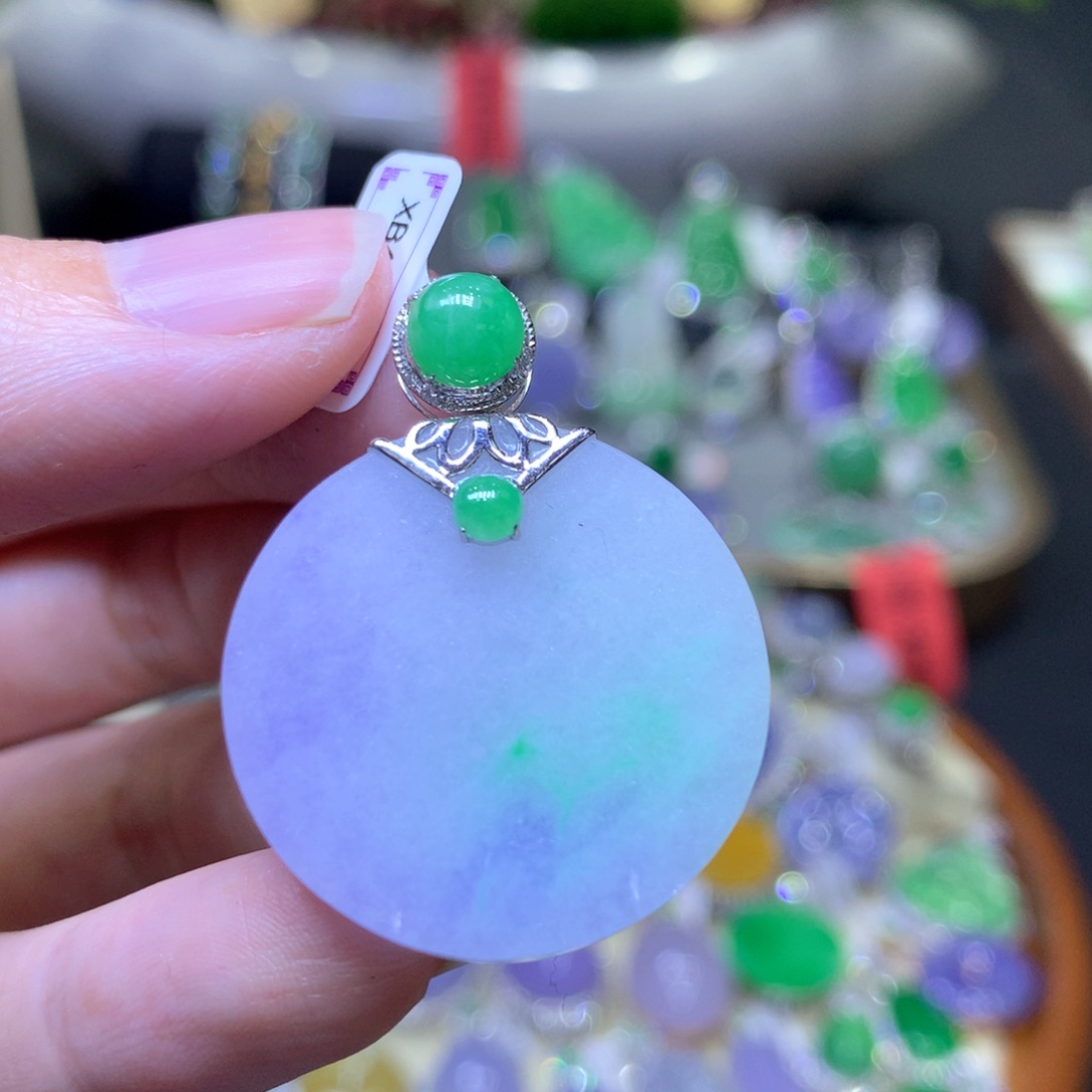 【闪购商品】翡翠颈饰18K金镶嵌翡翠吊坠项链