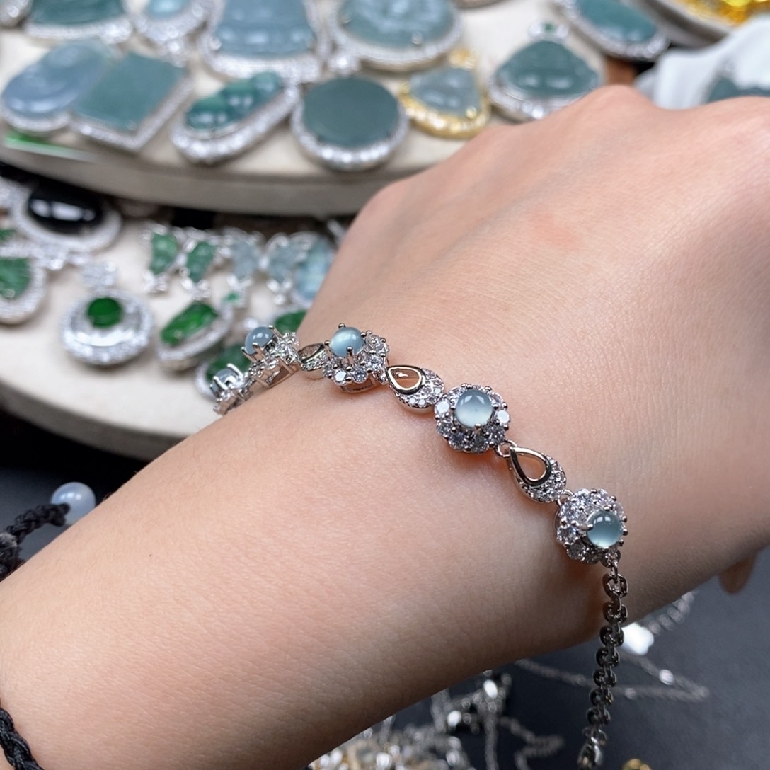 翡翠颈饰未镶嵌翡翠