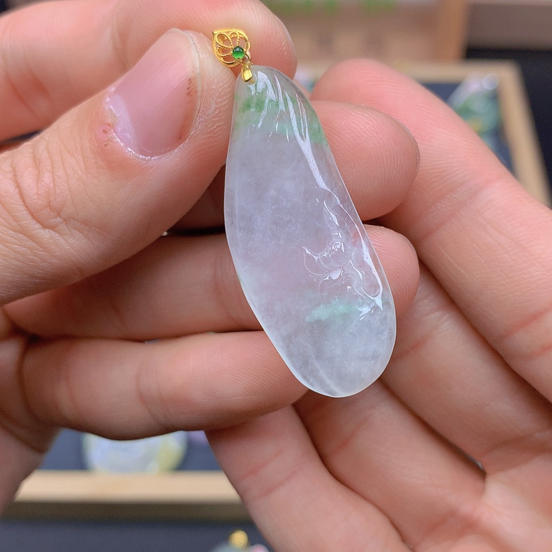 翡翠颈饰18K金镶嵌翡翠