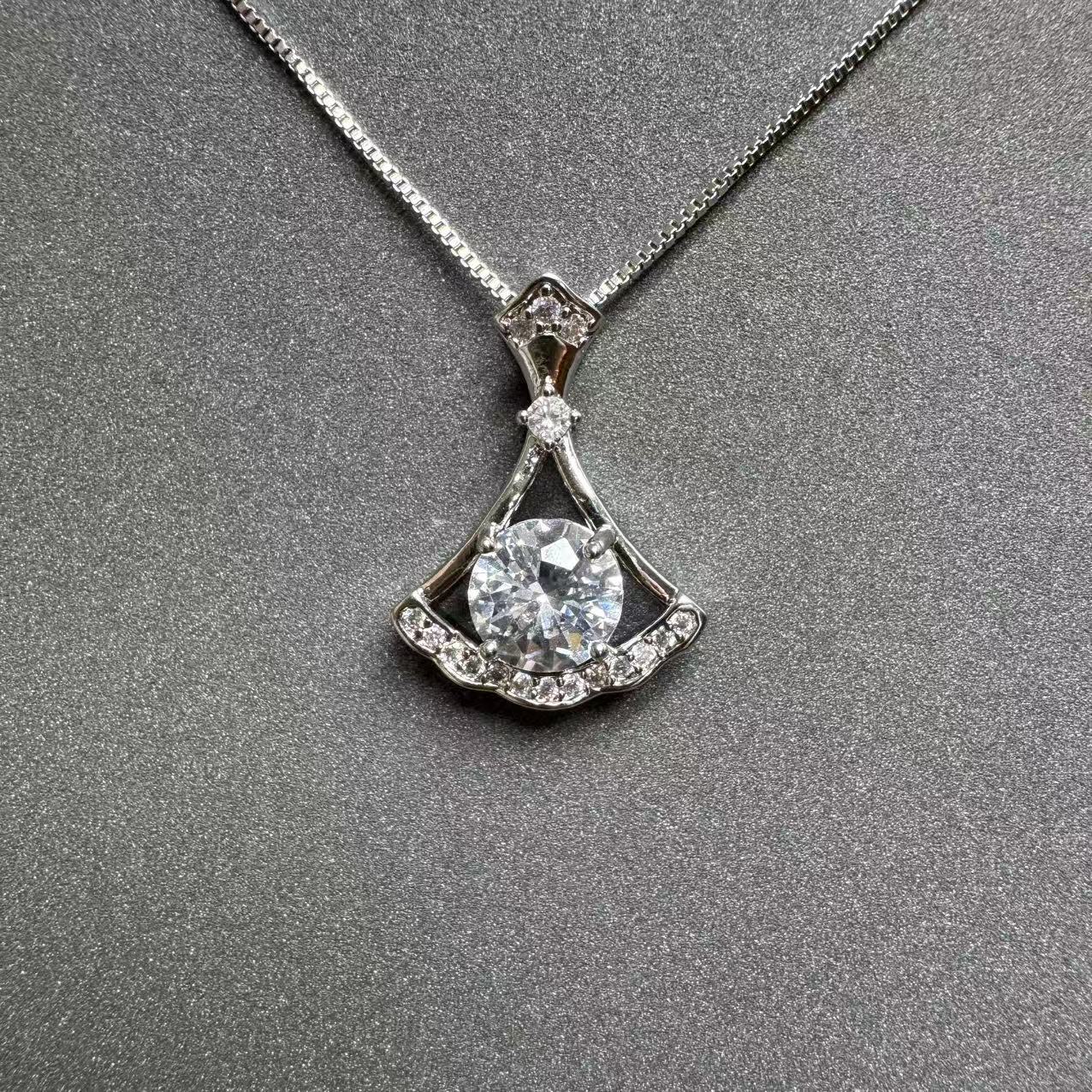 B107经典白色扇叶吊坠