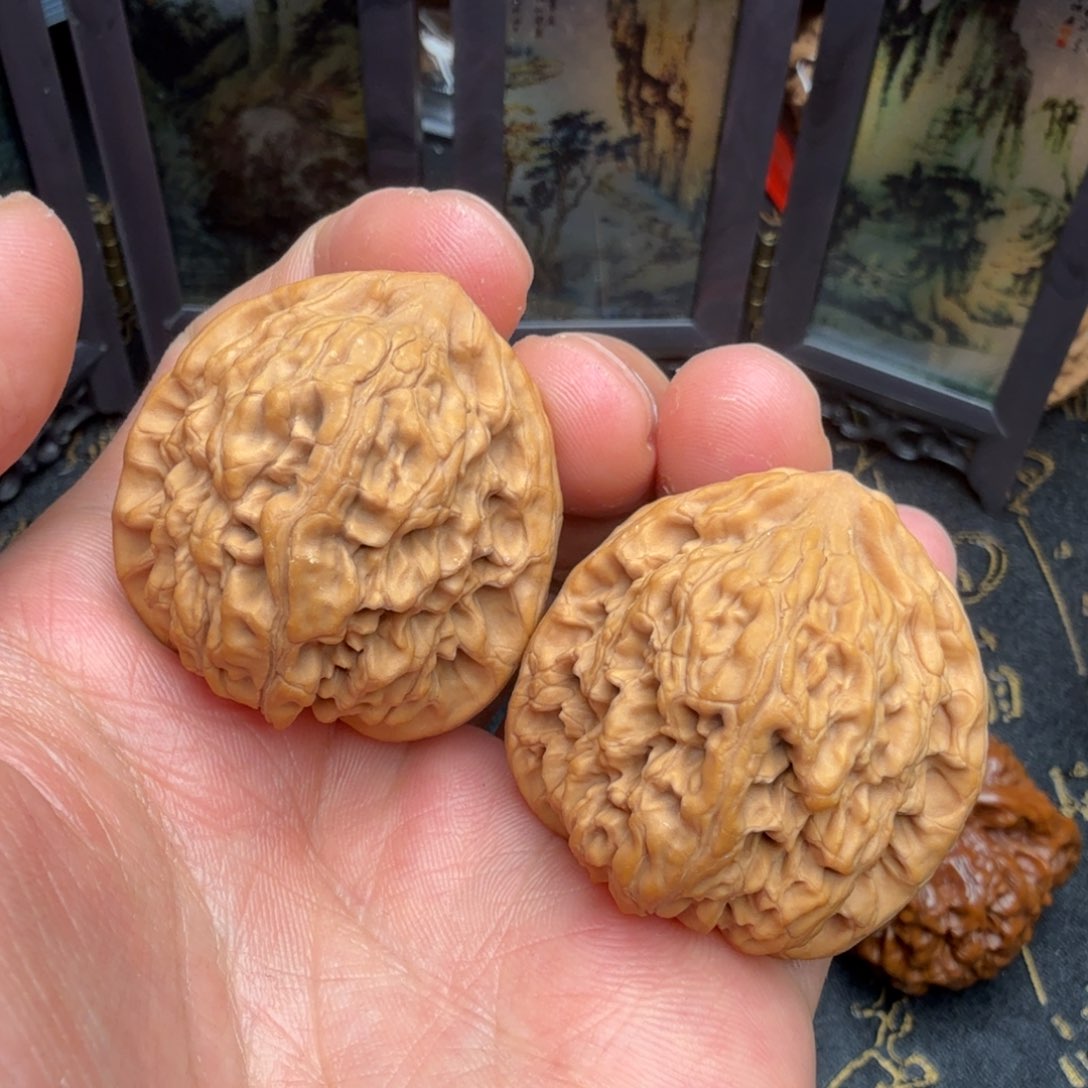 文玩核桃吊坠野核四眼虎头35