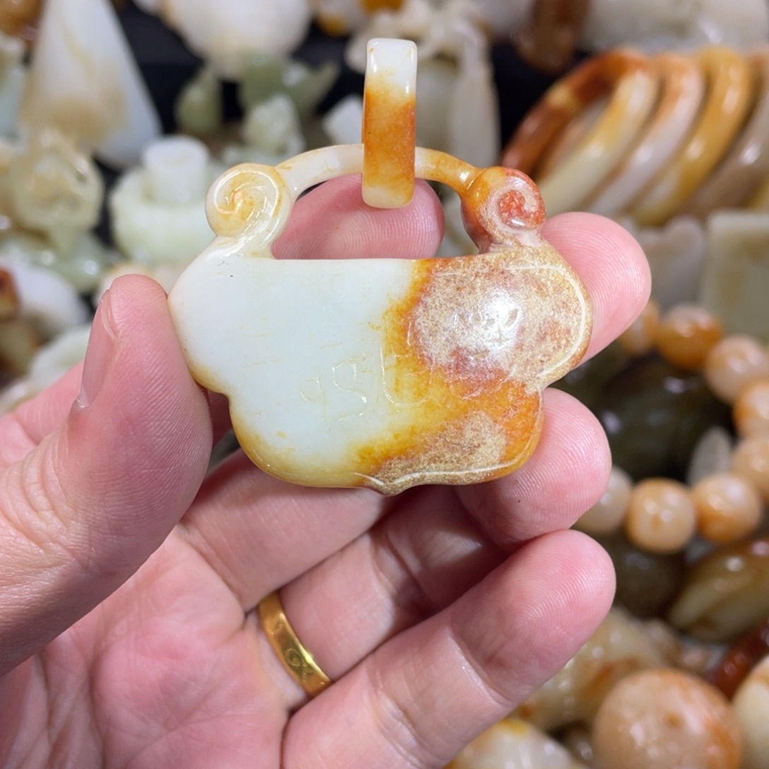 和田玉未镶嵌把件