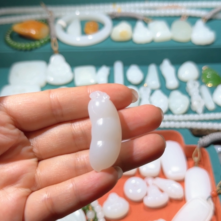 和田玉（糖玉）颈饰未镶嵌