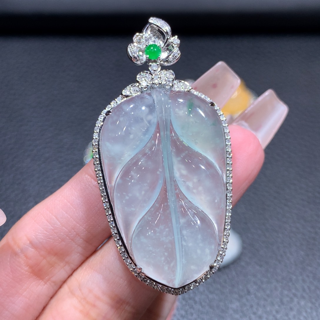 翡翠颈饰18K金镶嵌翡翠