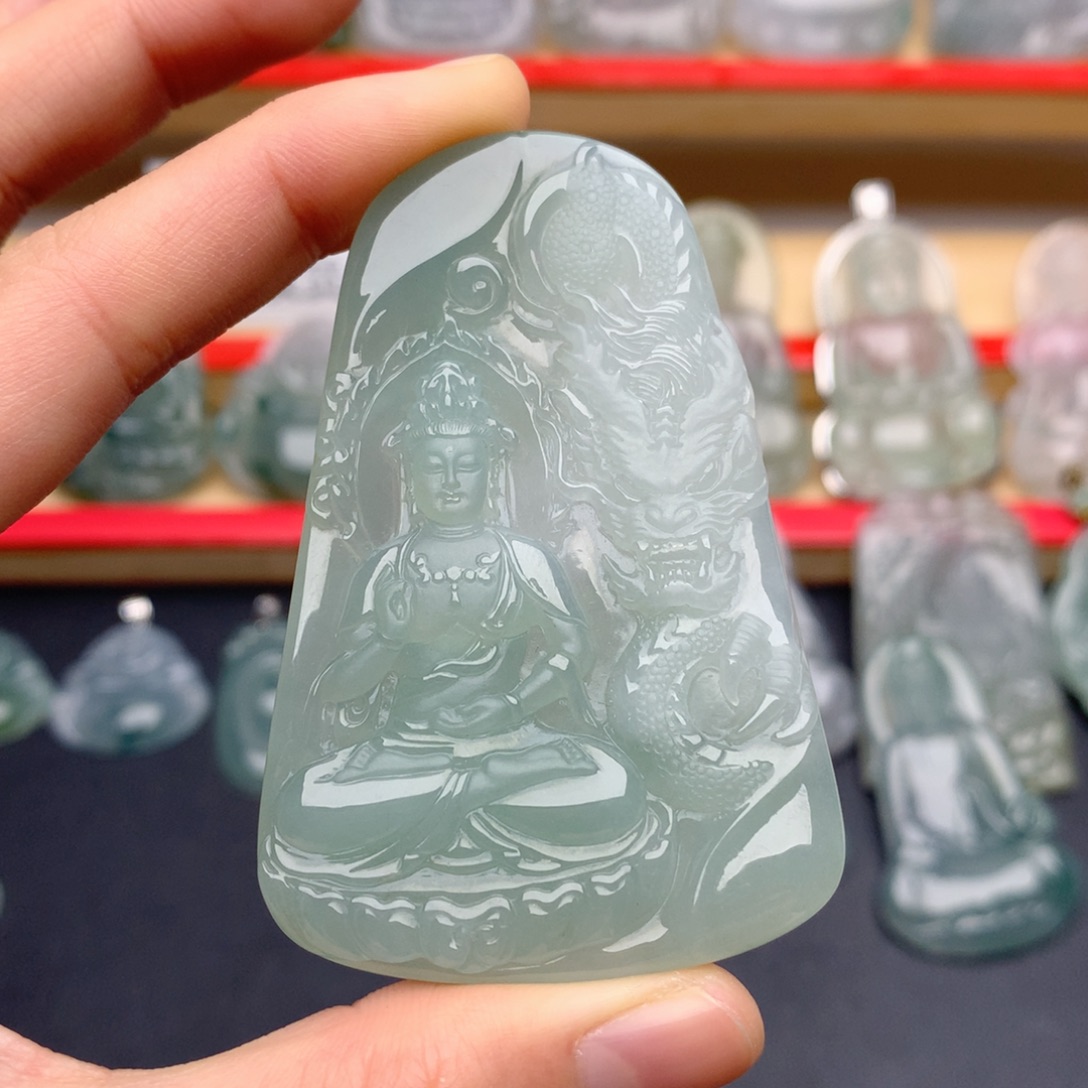 翡翠未镶嵌颈饰观音