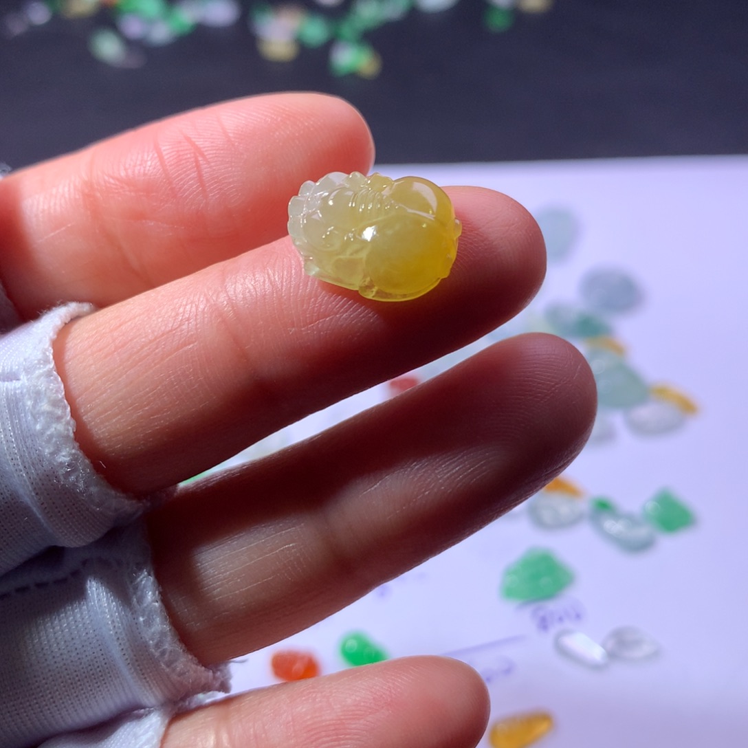 翡翠未镶嵌耳饰貔貅