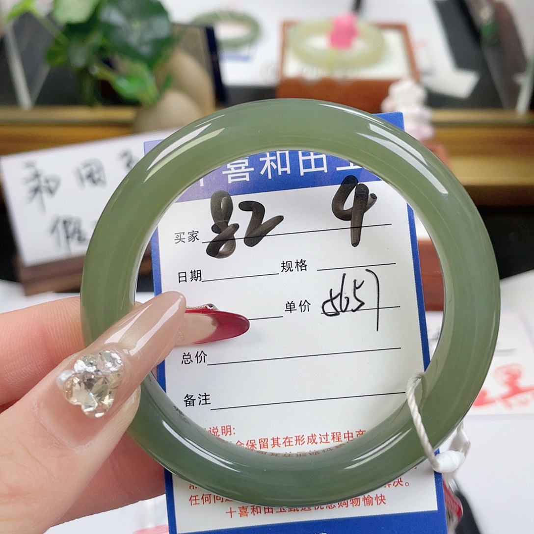 和田玉手镯未镶嵌