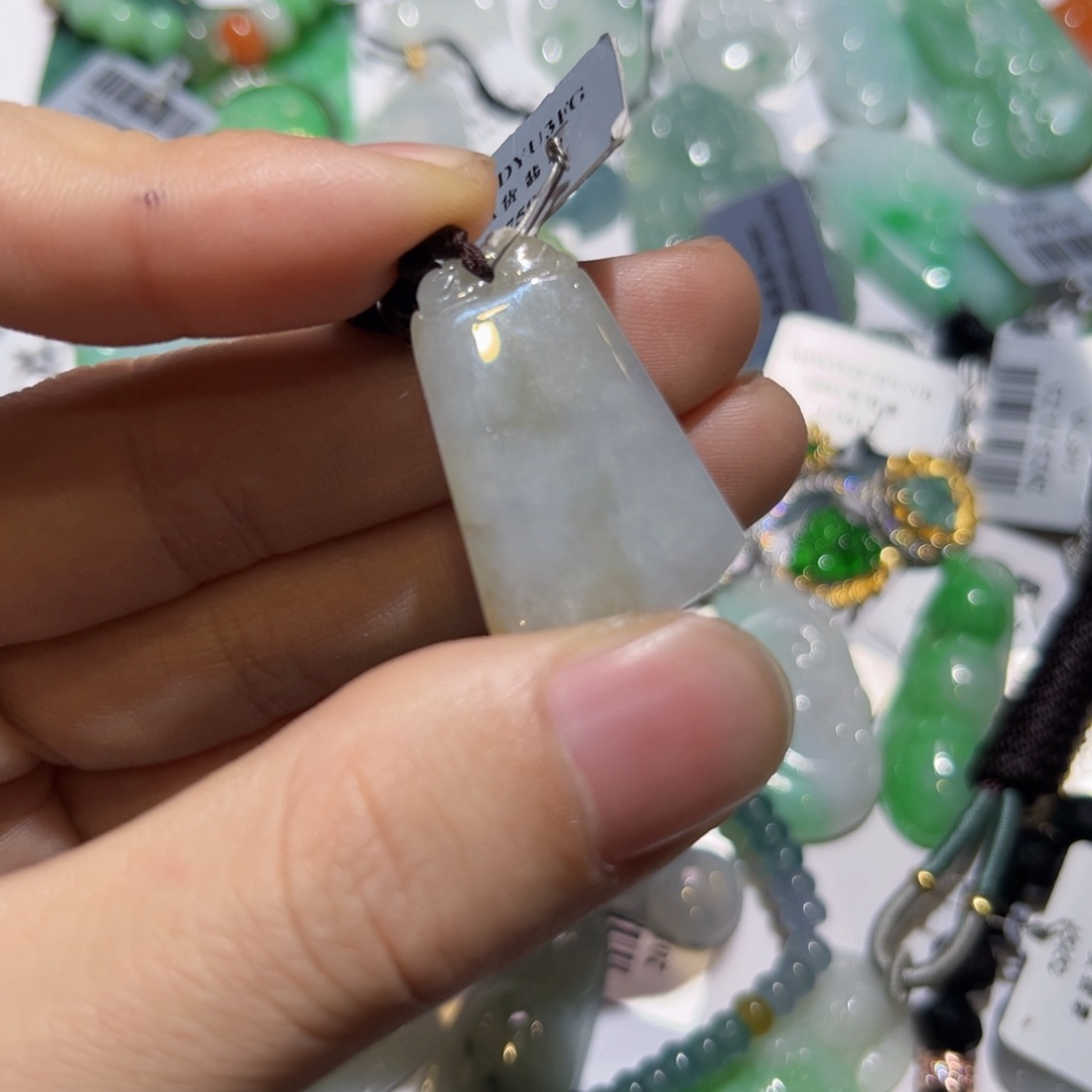 翡翠颈饰未镶嵌天然翡翠A货