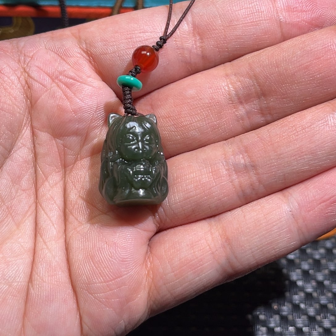 和田玉未镶嵌把件