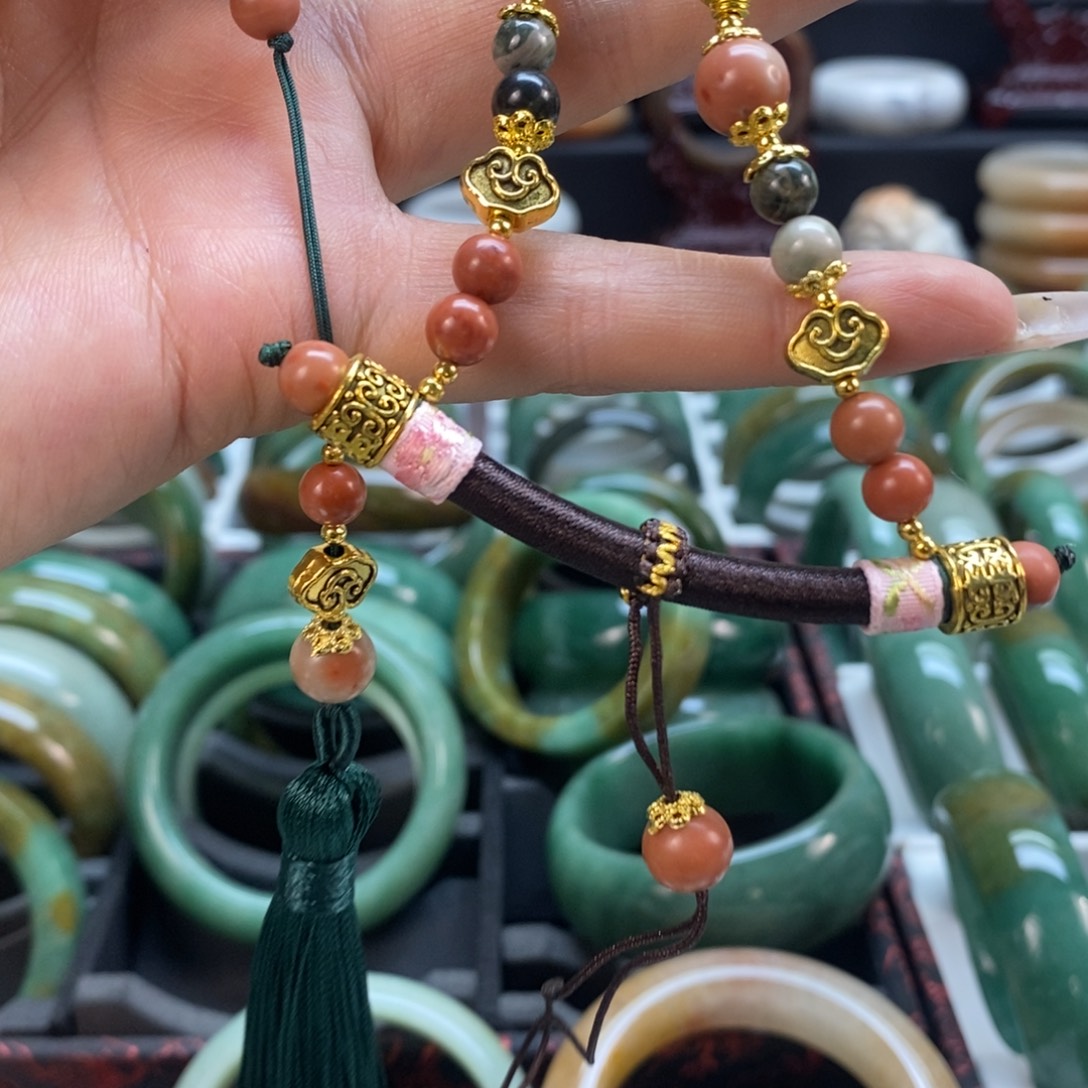 石英岩玉足铂镶嵌手镯