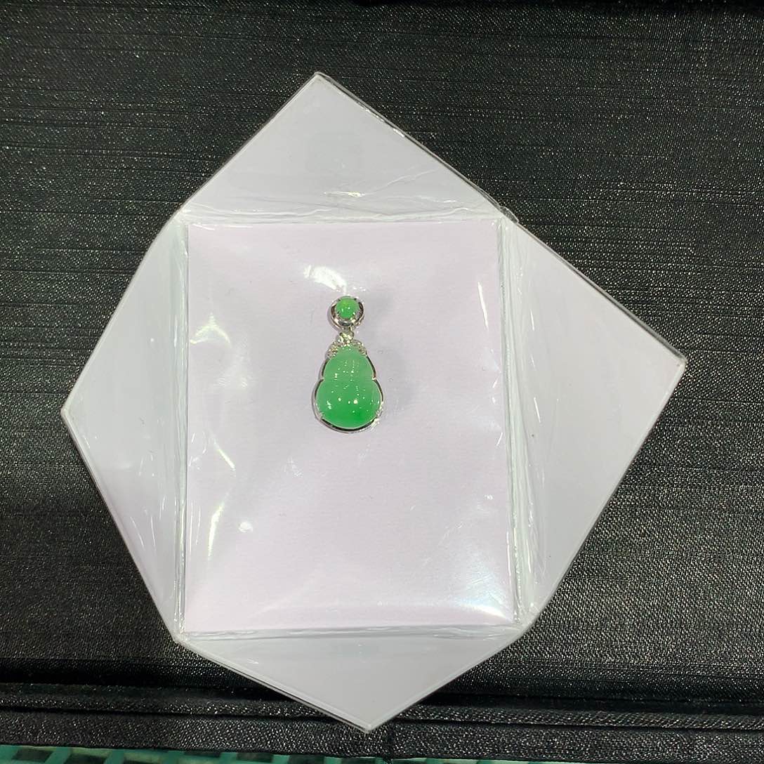 翡翠吊坠(赠链)18K金镶嵌