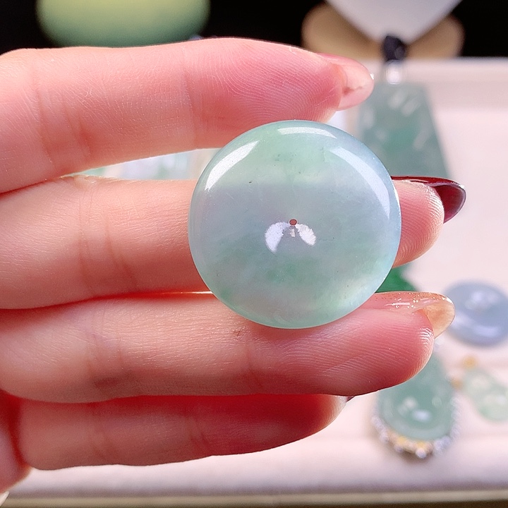 翡翠颈饰未镶嵌翡翠