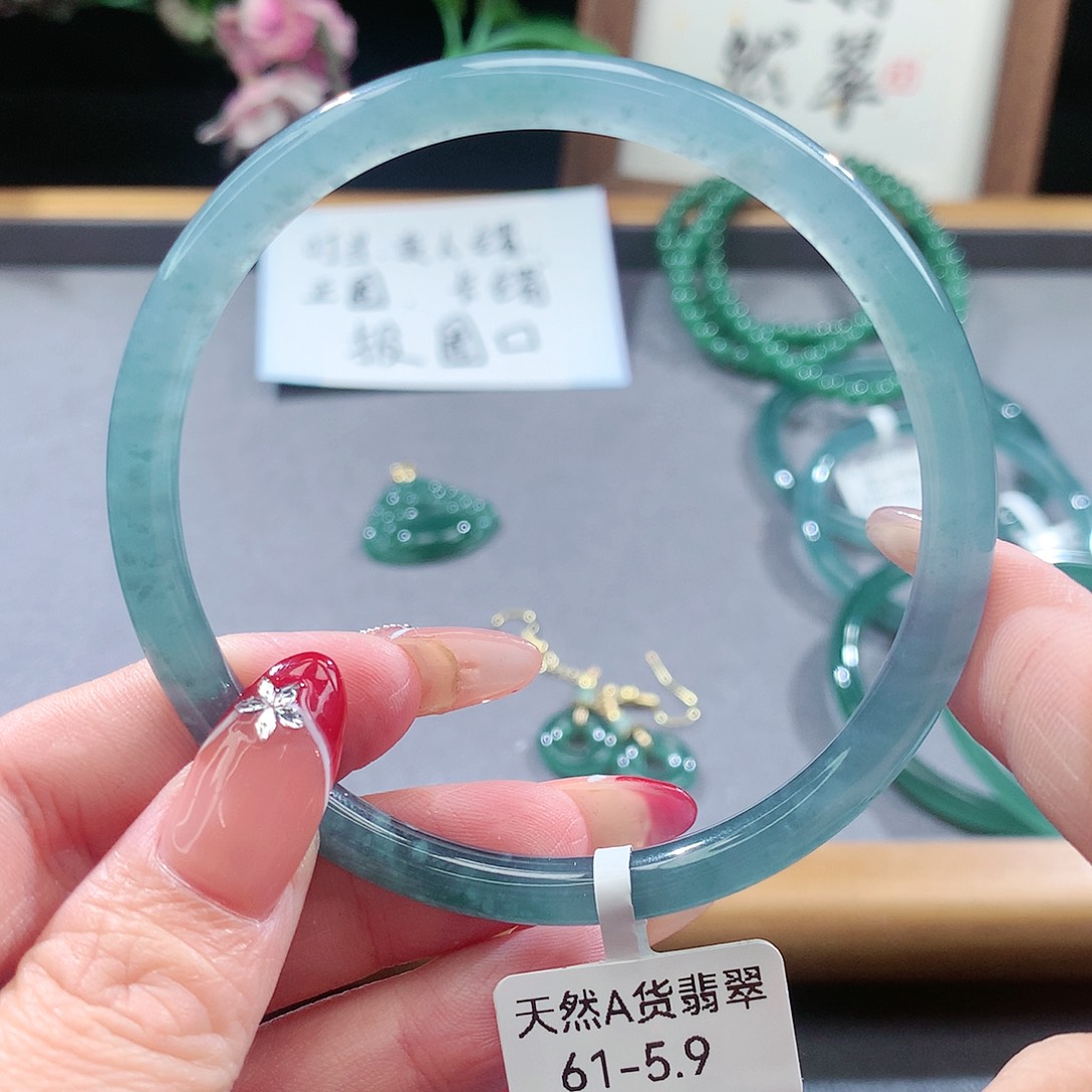 翡翠手镯（圆镯）未镶嵌