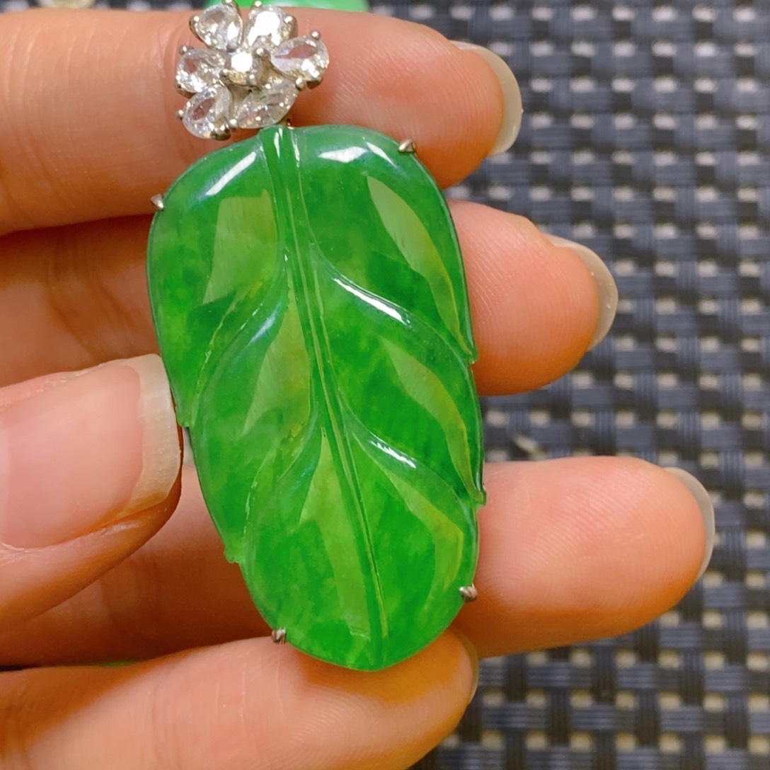 翡翠颈饰银S925镶嵌吊坠