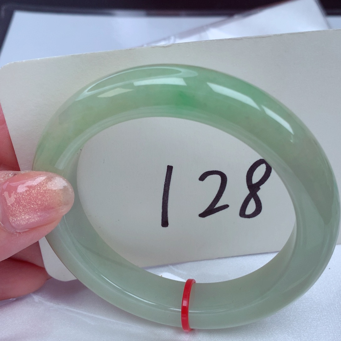 翡翠手镯未镶嵌翡翠