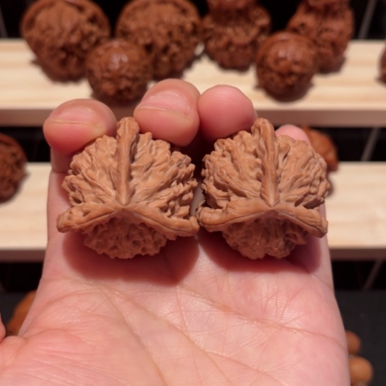 文玩核桃吊坠三棱