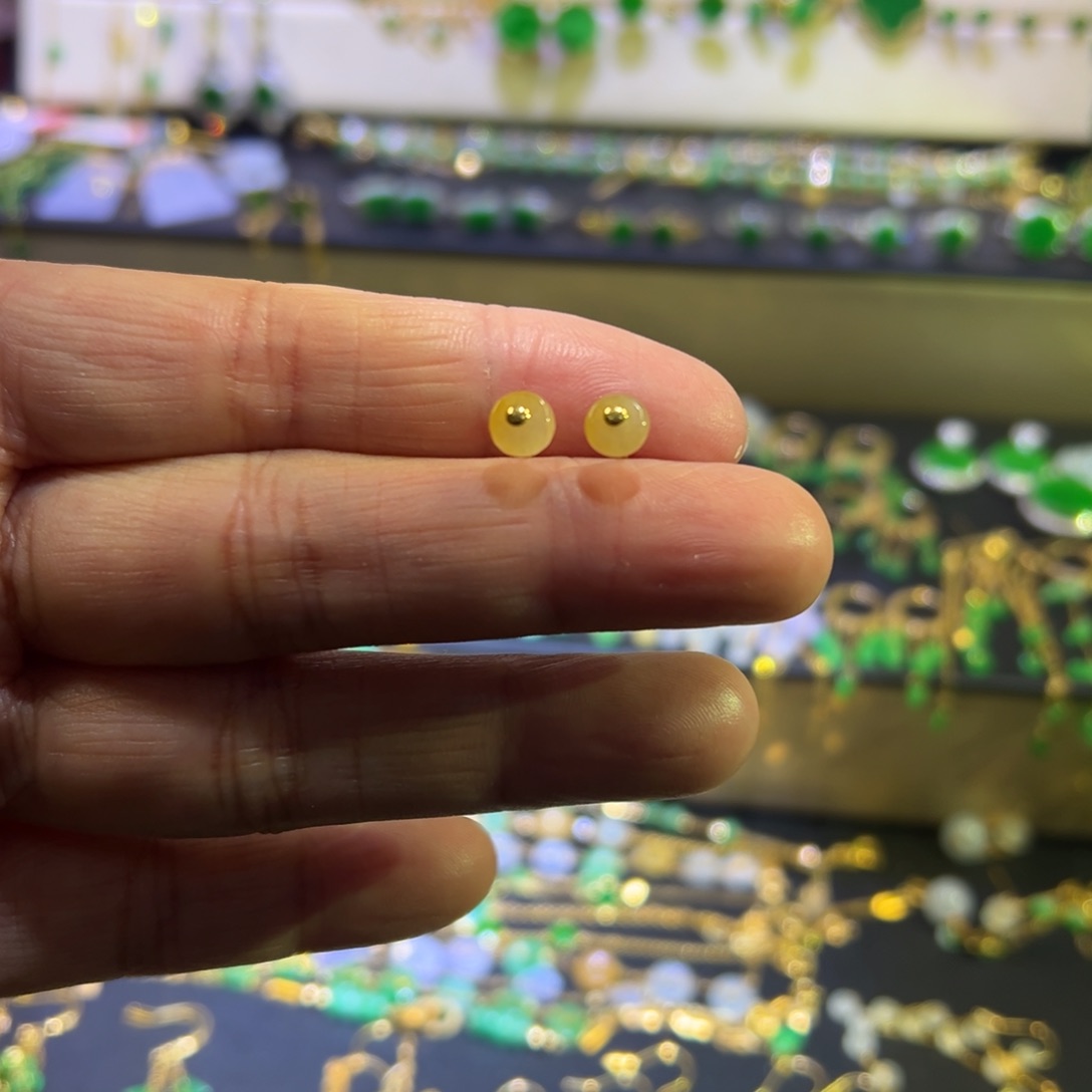 颈饰18K金镶嵌翡翠耳钉