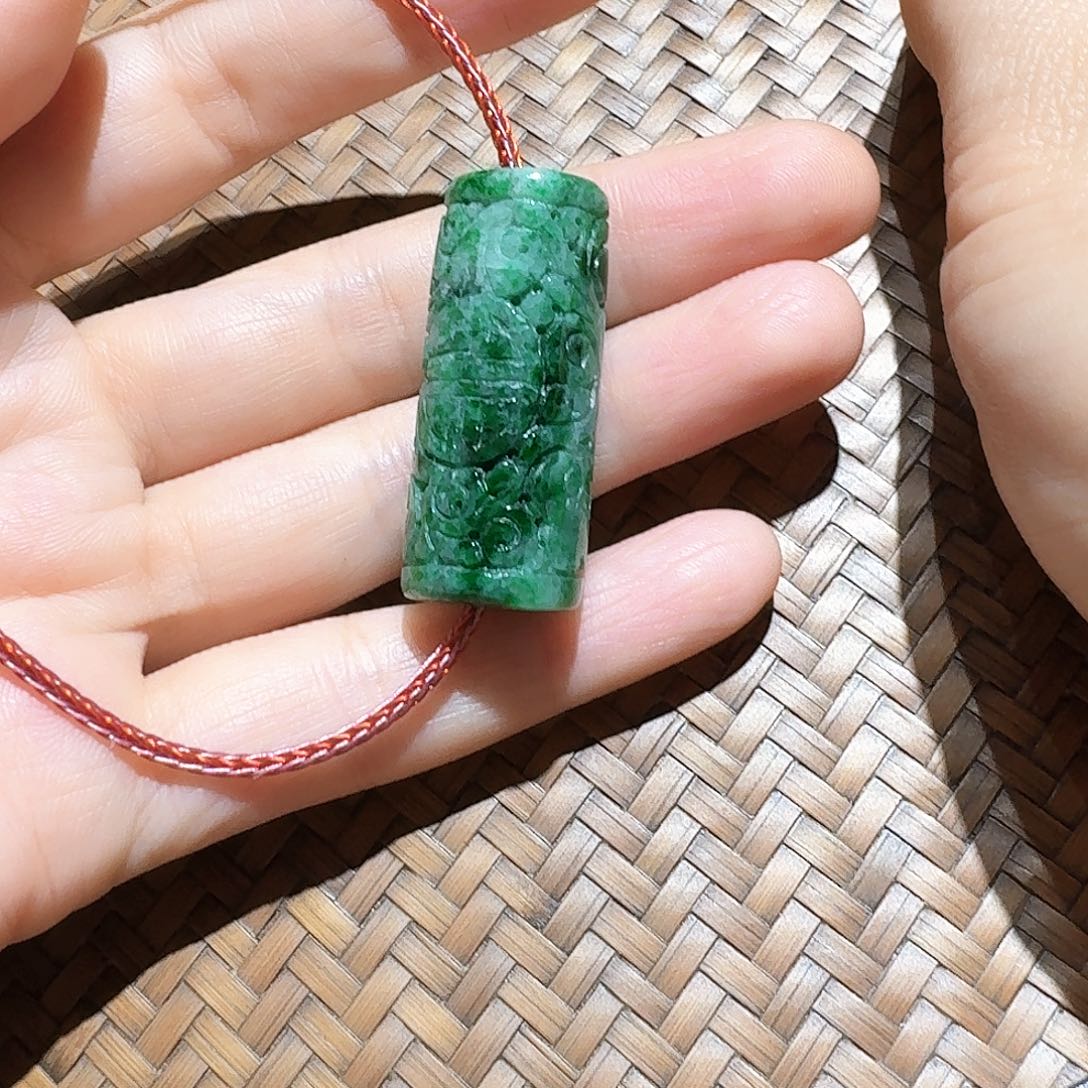 颈饰未镶嵌翡翠个性十足