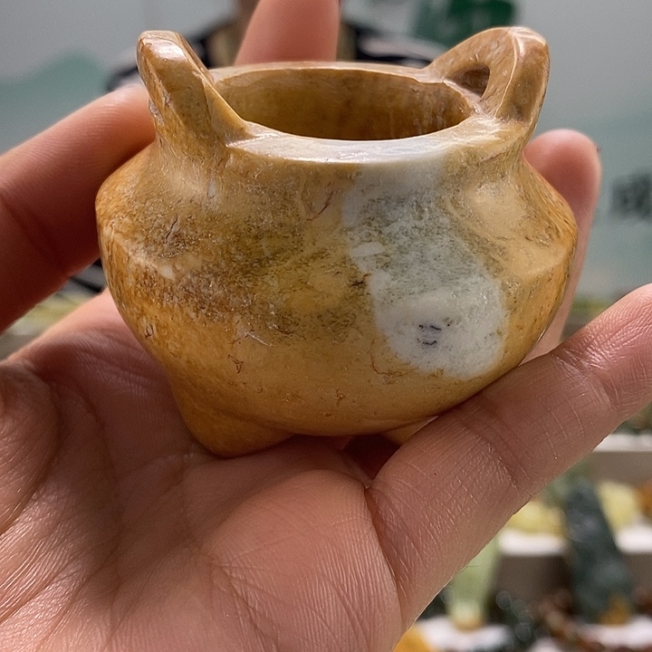 透闪石质玉把件未镶嵌