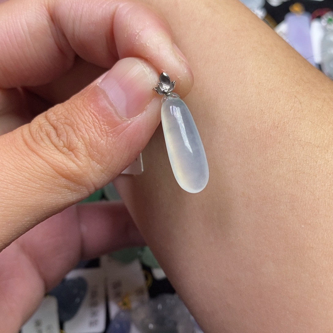 翡翠18K金镶嵌颈饰福瓜