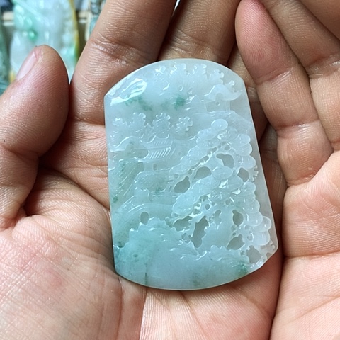 翡翠未镶嵌颈饰红**客天然缅甸翡翠a货