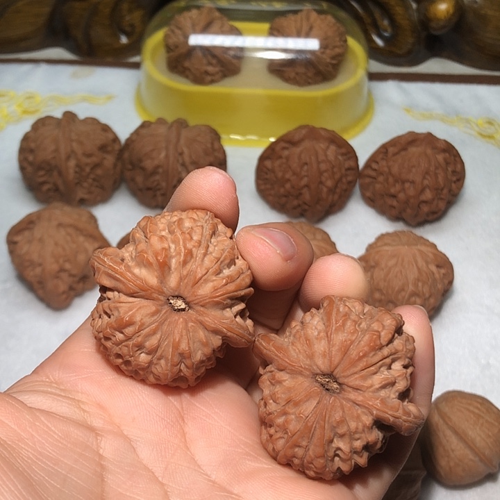 “***头文玩核桃把件39血麒麟