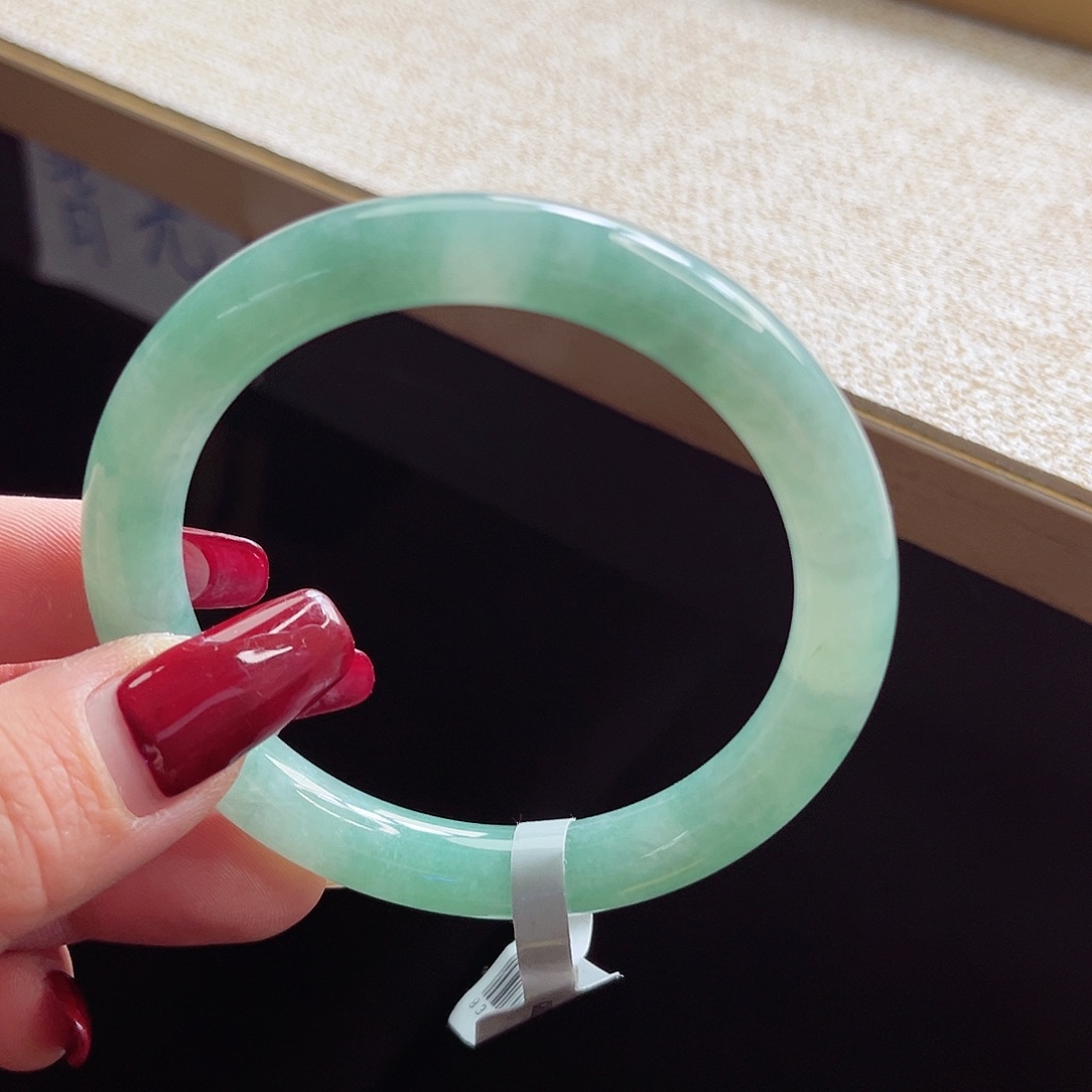 翡翠手镯未镶嵌手镯