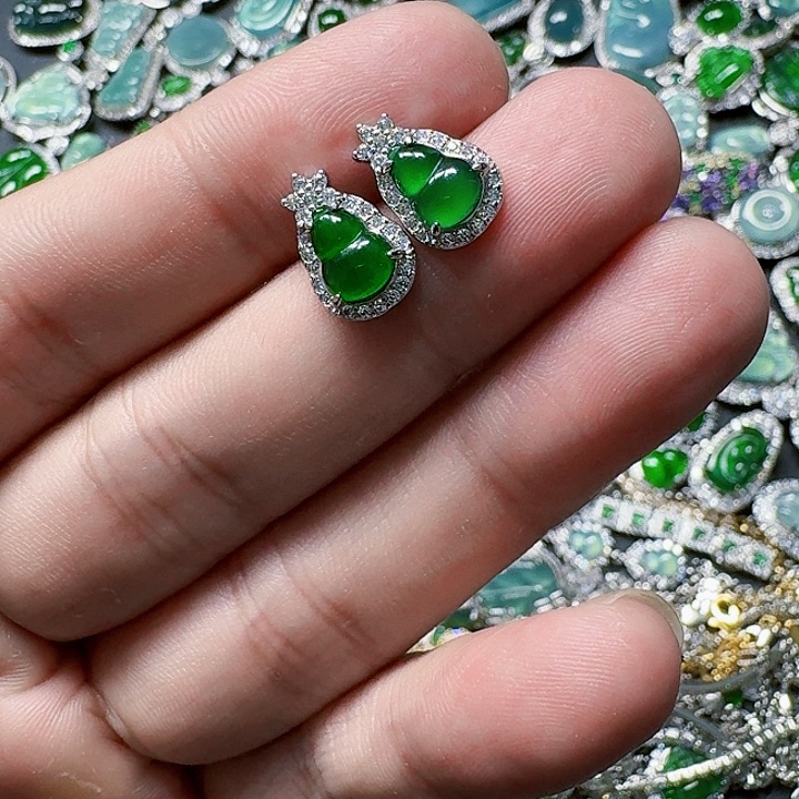 翡翠颈饰未镶嵌天然A货翡翠放漏