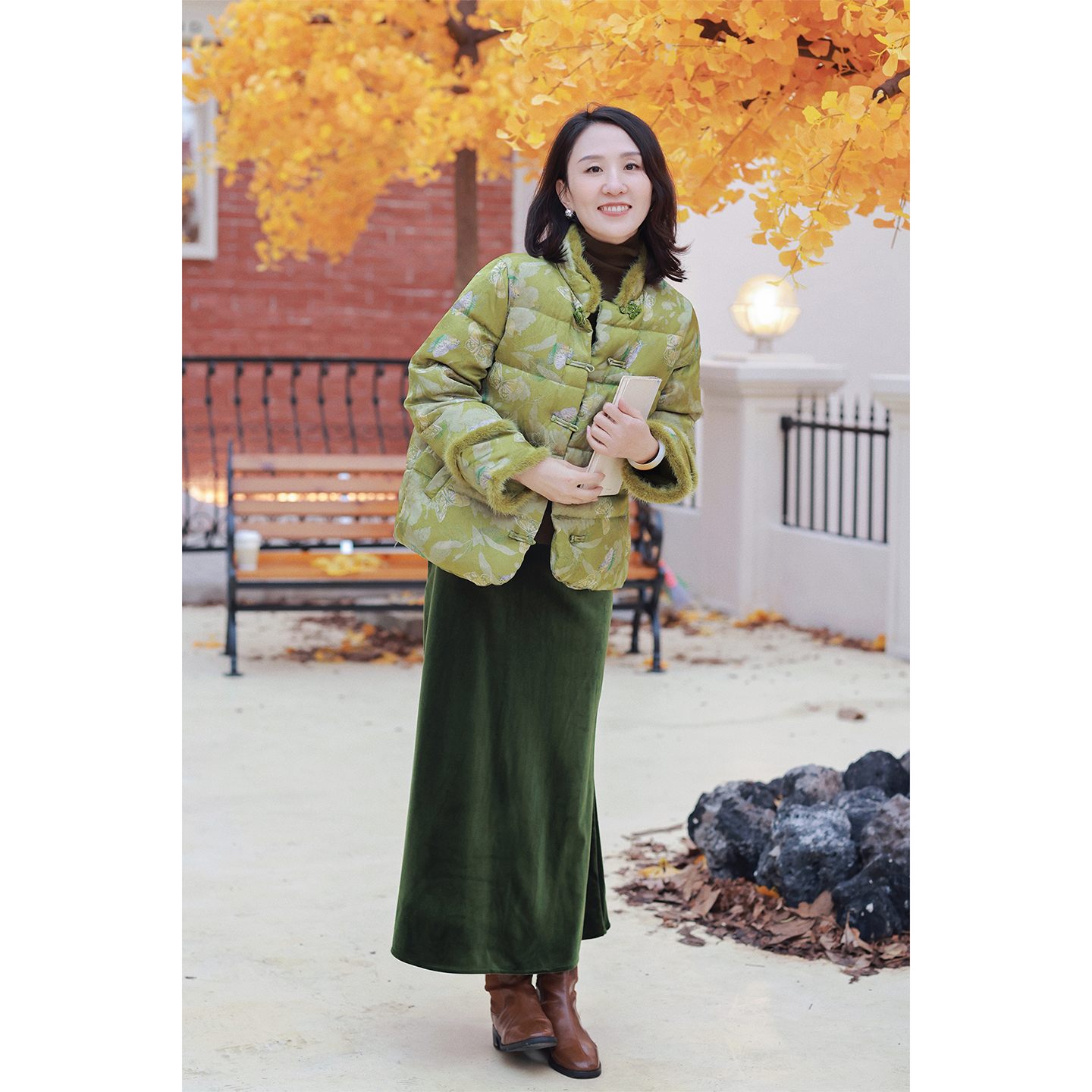 红念绿色中式白鸭绒羽绒服女短款小个子冬季2025新款气质外套上衣