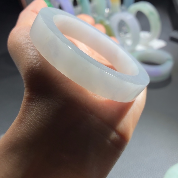 定制翡翠未镶嵌翡翠手镯