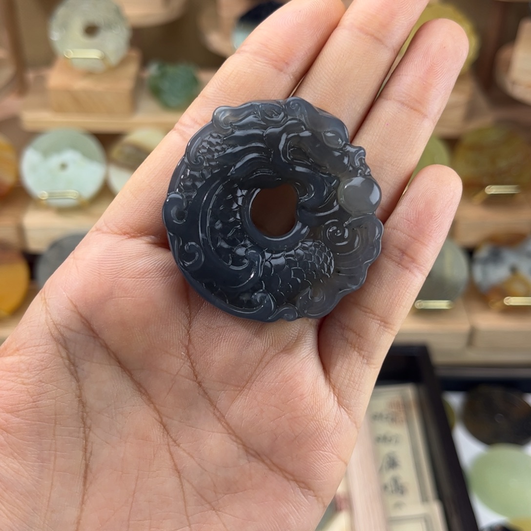 奇***彩蛇纹石玉未镶嵌颈饰