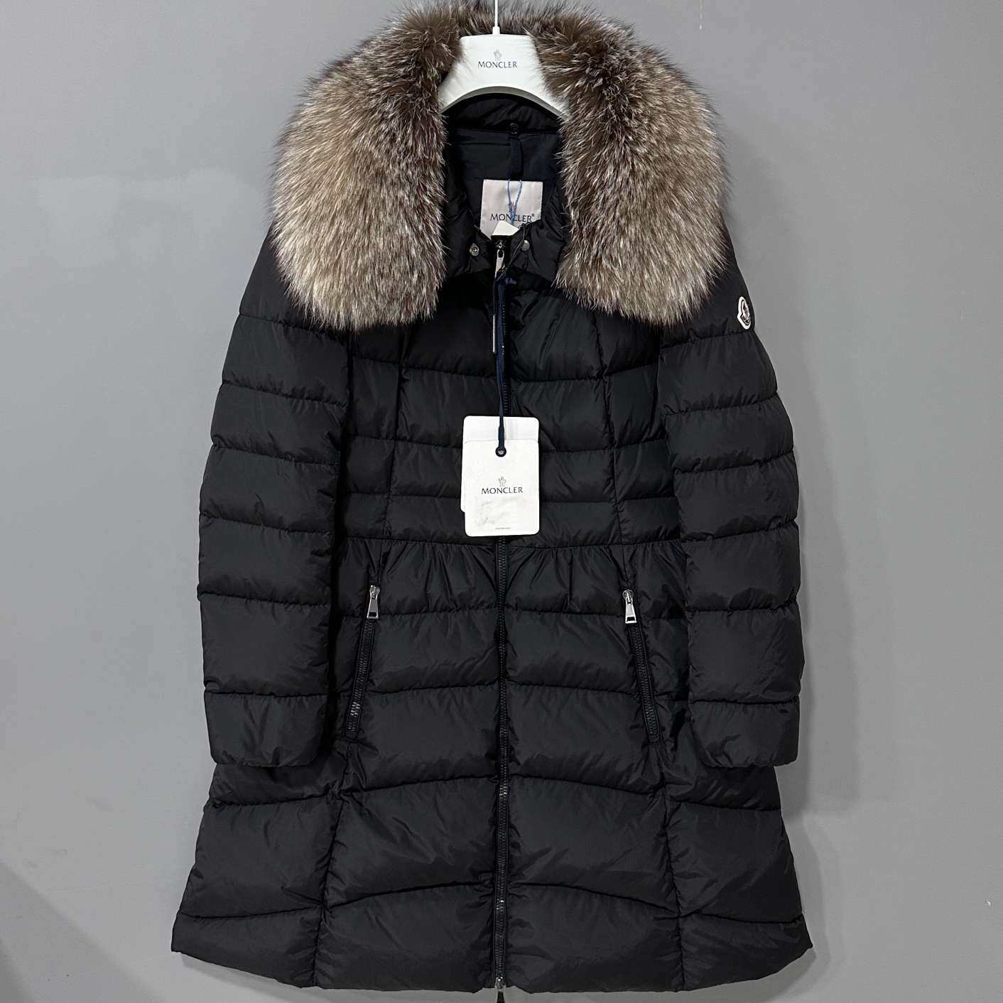 未使用 MONCLER 黑色毛领长款羽绒服/4码/49354